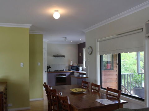 Waterside View - Kingaroy Accommodation 6