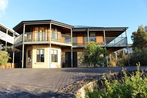 Waterside View - Kingaroy Accommodation 1