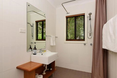 Cloudsong Chalet 1 Close To The Village Centre! - Kingaroy Accommodation 3
