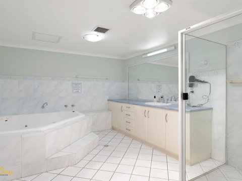 Nelson Bay CBD Apartment No.41 Nelson Towers - Kingaroy Accommodation 5