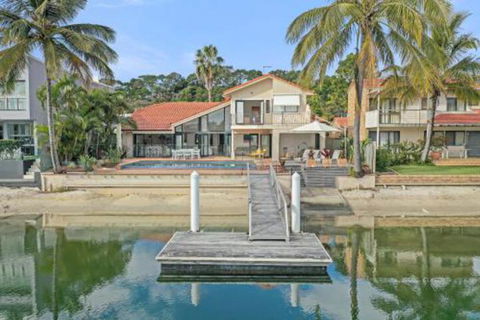 Waterfront Luxury Noosa Heads - Kingaroy Accommodation 4