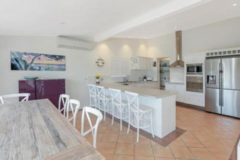 Waterfront Luxury Noosa Heads - Kingaroy Accommodation 3