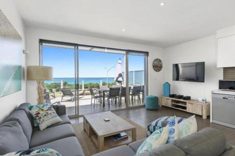 WATERFRONT SEVEN In The Heart Of Lorne - Kingaroy Accommodation 2