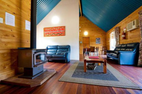 Sunnyhurst Chalets Rural Stay - Kingaroy Accommodation 3