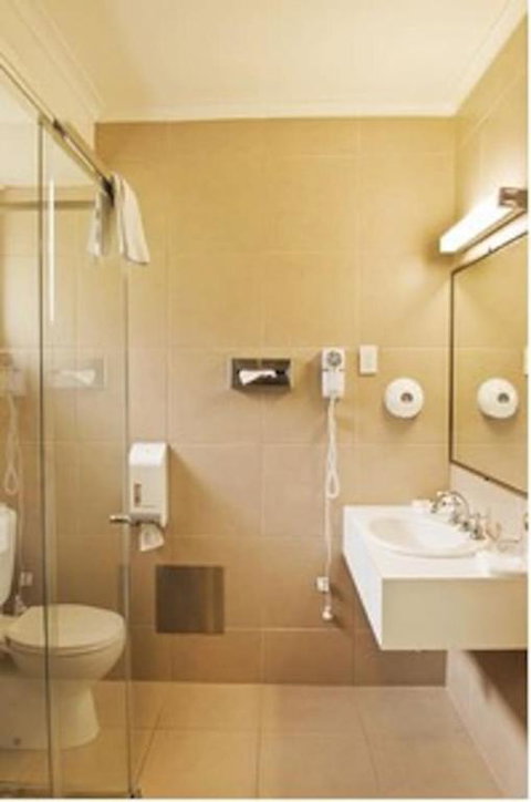 Classic Twin Bed Room 1 In Oakleigh - Kingaroy Accommodation 4