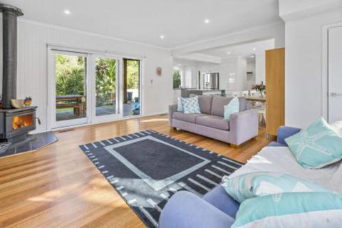 COASTAL BREEZE BALNARRING - Kingaroy Accommodation 6