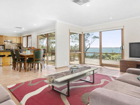VIEWS At MCCRAE..... - Kingaroy Accommodation 1