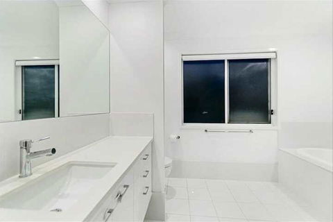 THE BEACH OASIS At 360 - Kingaroy Accommodation 1