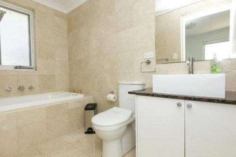 Regatta 19 - Kingaroy Accommodation 7