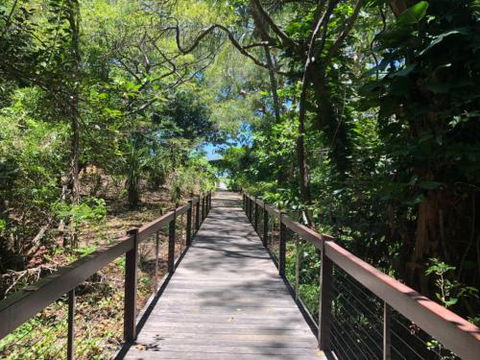 CANOPY HOUSE At PALM COVE - Kingaroy Accommodation 3