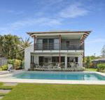 WATERFRONT HOME BORDERING MOOLOOLABA - Kingaroy Accommodation