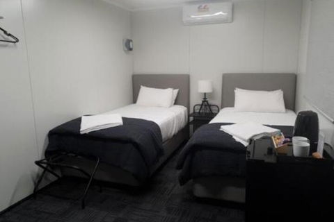 Cornwall House Accommodation - Kingaroy Accommodation 5