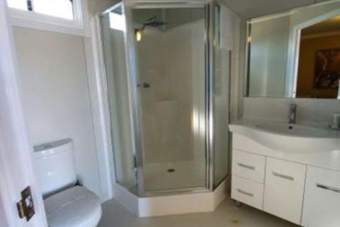 Cornwall House Accommodation - Kingaroy Accommodation 6