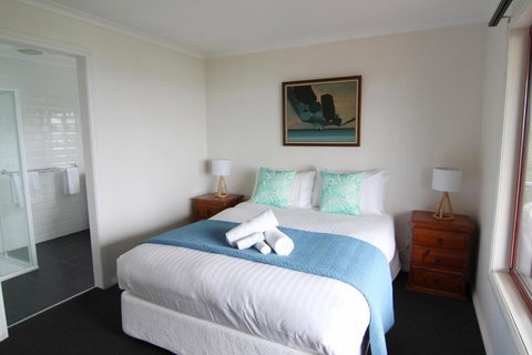 DOLPHIN LOOKOUT COTTAGE Amazing Views Of The Bay Of Fires - Kingaroy Accommodation 2