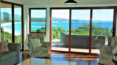 DOLPHIN LOOKOUT COTTAGE Amazing Views Of The Bay Of Fires - Kingaroy Accommodation 3