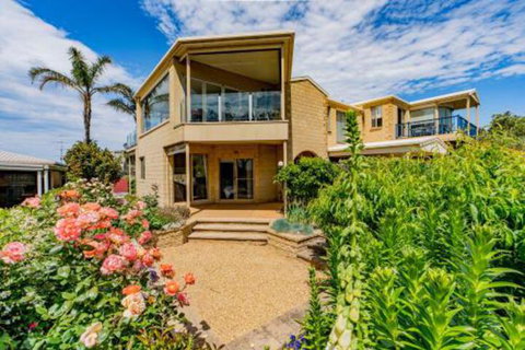 VIEWS FOREVER INVERLOCH - Kingaroy Accommodation 5