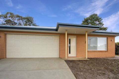 V & V Family Dream Away - Kingaroy Accommodation 0