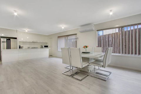 V & V Family Dream Away - Kingaroy Accommodation 4