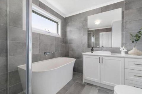 Coastal Luxury Retreat - Kingaroy Accommodation 5