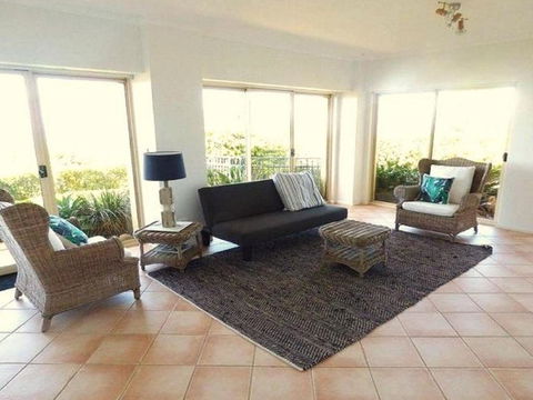 Cliff View 62 Forresters Beach Road - Kingaroy Accommodation 6