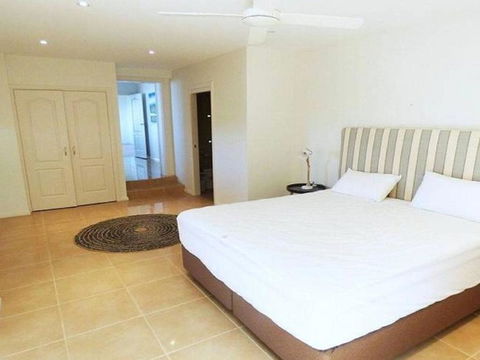 Cliff View 62 Forresters Beach Road - Kingaroy Accommodation 3
