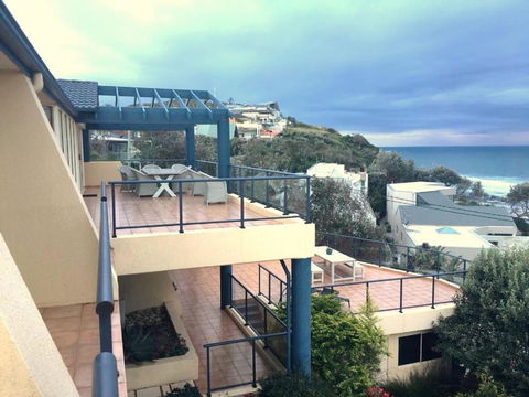 Cliff View 62 Forresters Beach Road - Kingaroy Accommodation 4