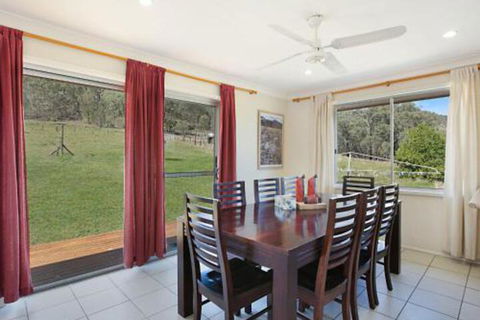 Rosa Estate In Broke Two 3br House In Walking Distance To Cellar Doors - Kingaroy Accommodation 2