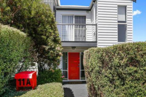 SEAVIEW Ocean Views From A Modern Townhouse - Kingaroy Accommodation 4