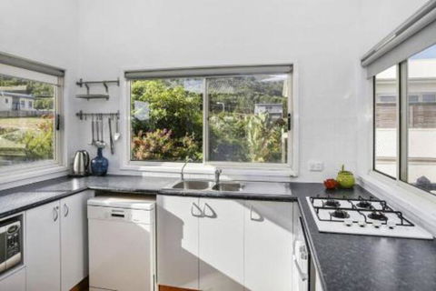 SEAVIEW Ocean Views From A Modern Townhouse - Kingaroy Accommodation 2