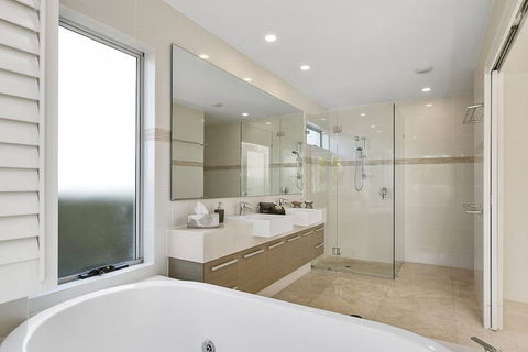 First Class Luxurious Apartment On Noosa River Unit 1 Wai Cocos 215 Gympie Terrace - Kingaroy Accommodation 4
