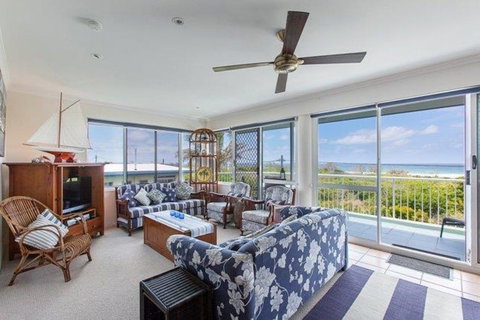 Home Away From Home With Sweeping Ocean Views Unit 12 60 Peregian Esplanade - Kingaroy Accommodation 6