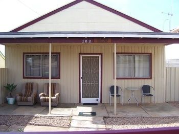 Aussie Bacon & Eggs Cottages - Kingaroy Accommodation 0