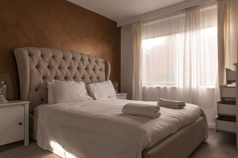 Bright & Spacious 2 Bedroom Apartment In Windsor - Kingaroy Accommodation 1