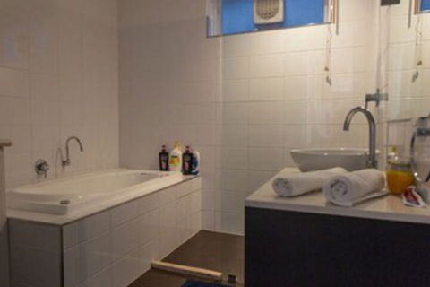 Bright & Spacious 2 Bedroom Apartment In Windsor - Kingaroy Accommodation 2