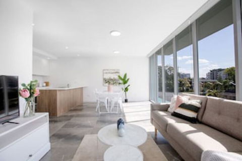 Wow Southport Apartment Near Light Rail Station - Kingaroy Accommodation 0