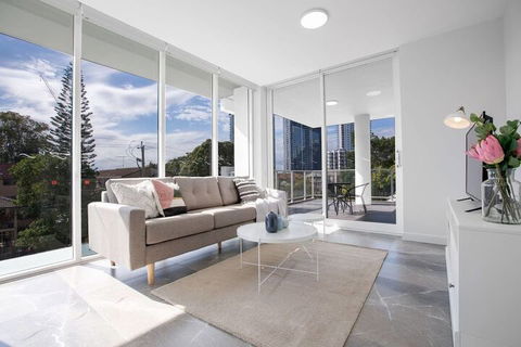 Wow Southport Apartment Near Light Rail Station - Kingaroy Accommodation 5
