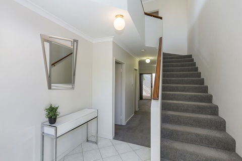 The Burswood Townhouse - Kingaroy Accommodation 2
