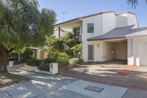 The Burswood Townhouse - Kingaroy Accommodation 1