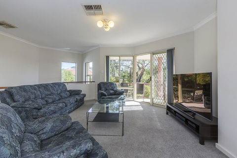The Burswood Townhouse - Kingaroy Accommodation 3