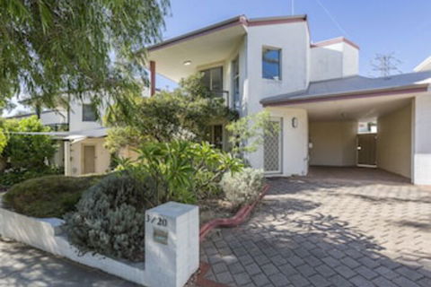 The Burswood Townhouse - Kingaroy Accommodation 0