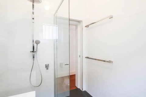 Quiet 1 Bedroom Apartment 5 Minutes From CBD - Kingaroy Accommodation 3