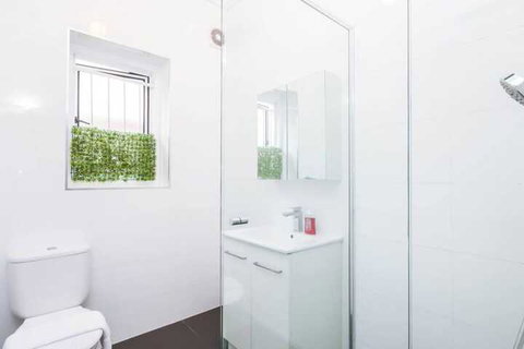 Quiet 1 Bedroom Apartment 5 Minutes From CBD - Kingaroy Accommodation 6