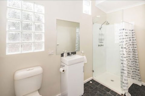 Storm Bay Cottage - Kingaroy Accommodation 7