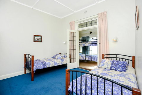 Victor Harbor Beachfront Bliss + WiFi - Kingaroy Accommodation 5