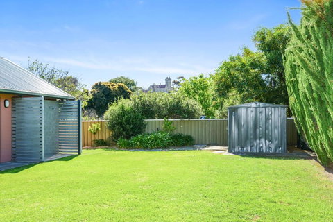 Victor Harbor Beachfront Bliss + WiFi - Kingaroy Accommodation 6