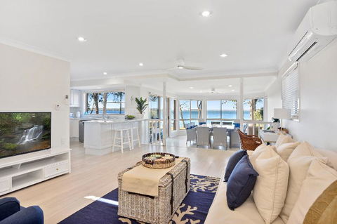 Adrift Retreat St. Georges Basin Waterfront Home - Kingaroy Accommodation 1