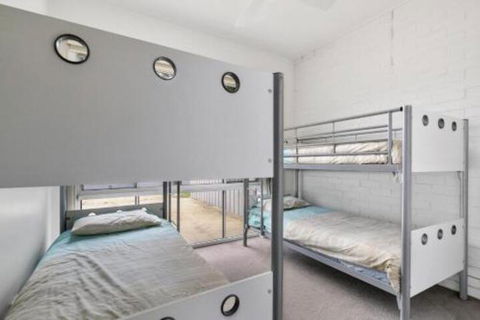 THE BEACH HIVE PET FRIENDLY (OUTSIDE ONLY) INLET SIDE - Kingaroy Accommodation 3