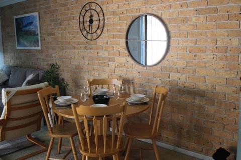 KENTIA - Kingaroy Accommodation 2