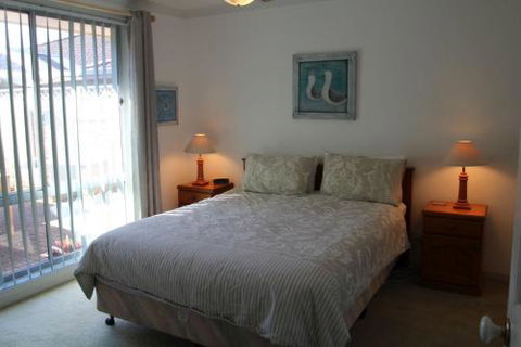 KENTIA - Kingaroy Accommodation 3