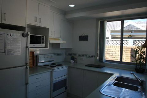 KENTIA - Kingaroy Accommodation 4